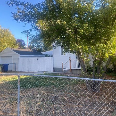Cute Entire Small House With Large Yard! Pets Welcome! West Valley City Esterno foto